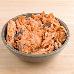 Han abierto algunas latas de salmón desde 1979, ven sorpresas: