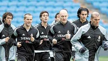 <b>UN GALÁCTICO MÁS. </b>Gravesen se mostró muy integrado en su primer entrenamiento con el Real Madrid.
