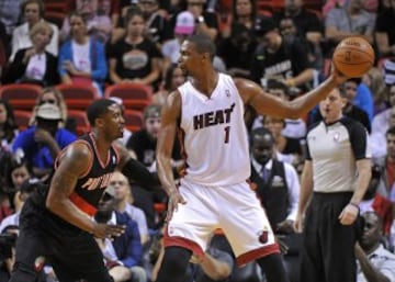 Chris Bosh, ante Wesley Matthews.