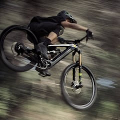 Adolf Silva presenta con este espectacular vídeo la nueva E-Bike de YT