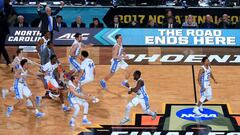 GLENDALE, AZ - APRIL 03: The North Carolina Tar Heels celebrate after defeating the Gonzaga Bulldogs during the 2017 NCAA Men&#039;s Final Four National Championship game at University of Phoenix Stadium on April 3, 2017 in Glendale, Arizona. The Tar Heels defeated the Bulldogs 71-65.   Christian Petersen/Getty Images/AFP
 == FOR NEWSPAPERS, INTERNET, TELCOS &amp; TELEVISION USE ONLY ==