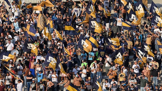 ¡Portazo! La Rebel irrumpe en el ‘Volcán’ previo al Tigres vs Pumas