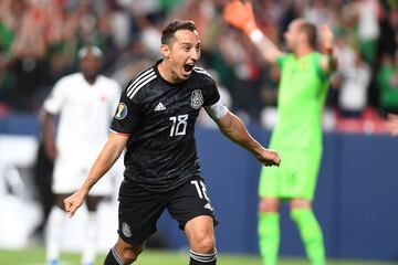 El 'Principito' se ha convertido en un referente de la Selección Mexicana donde hoy ese el capitán del equipo. A pesar de ser mediocampista, Guardado se ha consolidado como un romperredes para el tri en Copa Oro y lleva una docena de goles en 21 juegos. Hasta el momento está empatado con Luis Roberto Alves Zague.