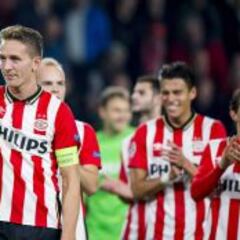 Moreno anota gol a pase de Guardado y PSV gana a Utrecht