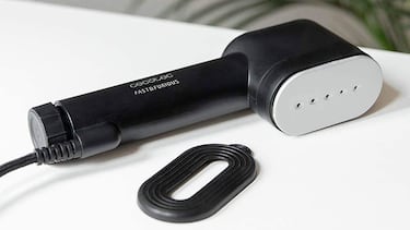 Elimina las arrugas de la ropa de oficina en segundos con esta plancha vertical Cecotec