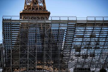 Los Juegos Olímpicos de 2024 están a la vuelta de la esquina. Se llevarán a cabo entre el 26 de julio y el 11 de agosto de 2024 en la ciudad de París. Por ello, el monumento más famoso de la capital francesa se prepara para la ocasión: la Torre Eiffel se pintará de un brillante color dorado-marrón para atraer todas las miradas de los visitantes.