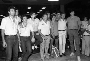 El equipo español a su llegada a España tras ganar la medalla de plata en Los Ángeles 1984. 