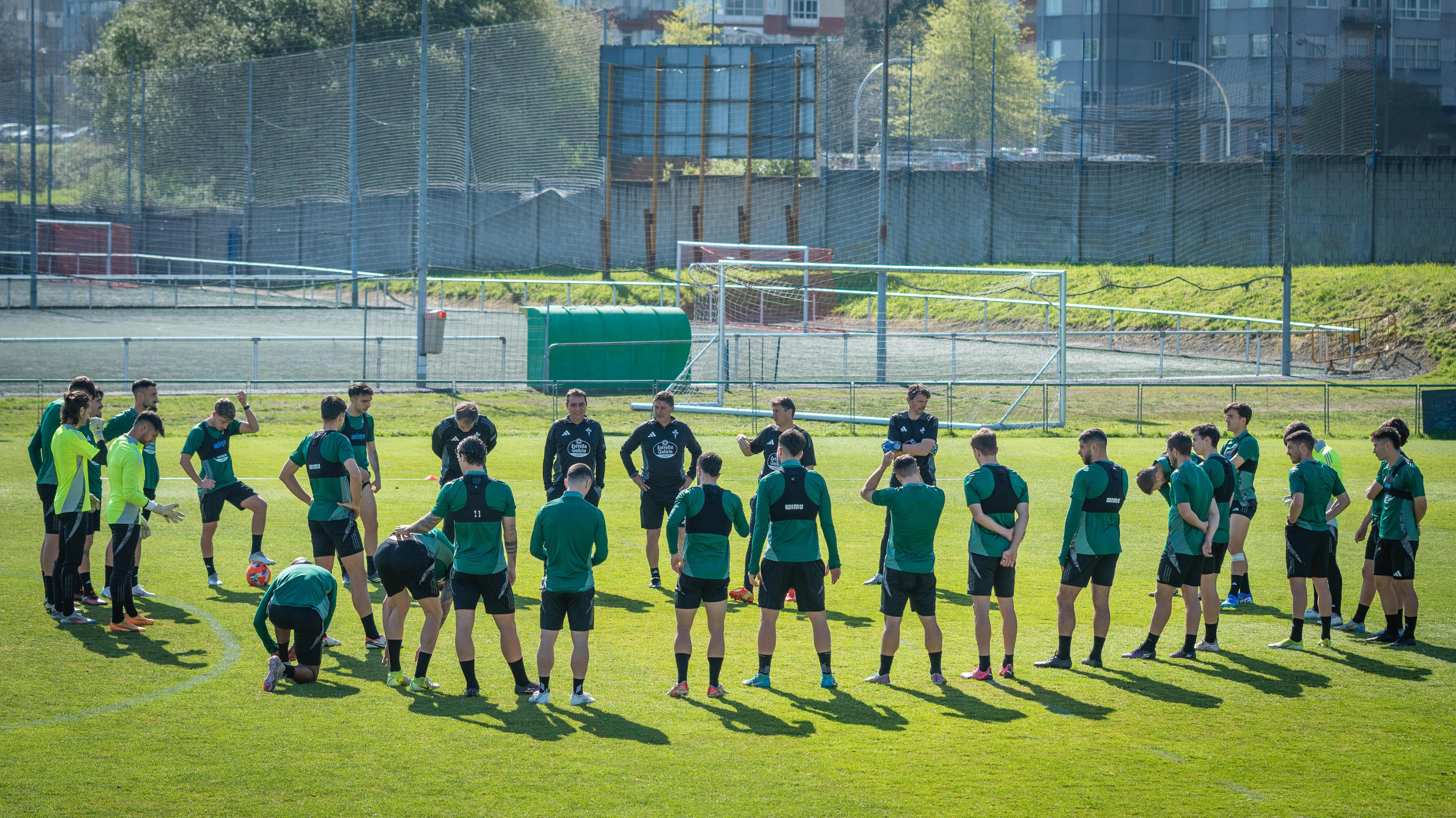 La plantilla del Racing de Ferrol, durante un entrenamiento.