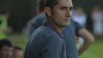 Valverde, muy atento a sus hombre.
