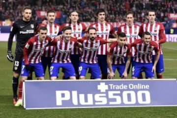 Atlético de Madrid - Villarreal
Once inicial del Atlético de Madrid. De pie: Oblak, Gabi, Filipe Luis, Savic, Fernando Torres, Godín. Agachados: Griezmann, Saúl, Juanfran, Correa y Koke.