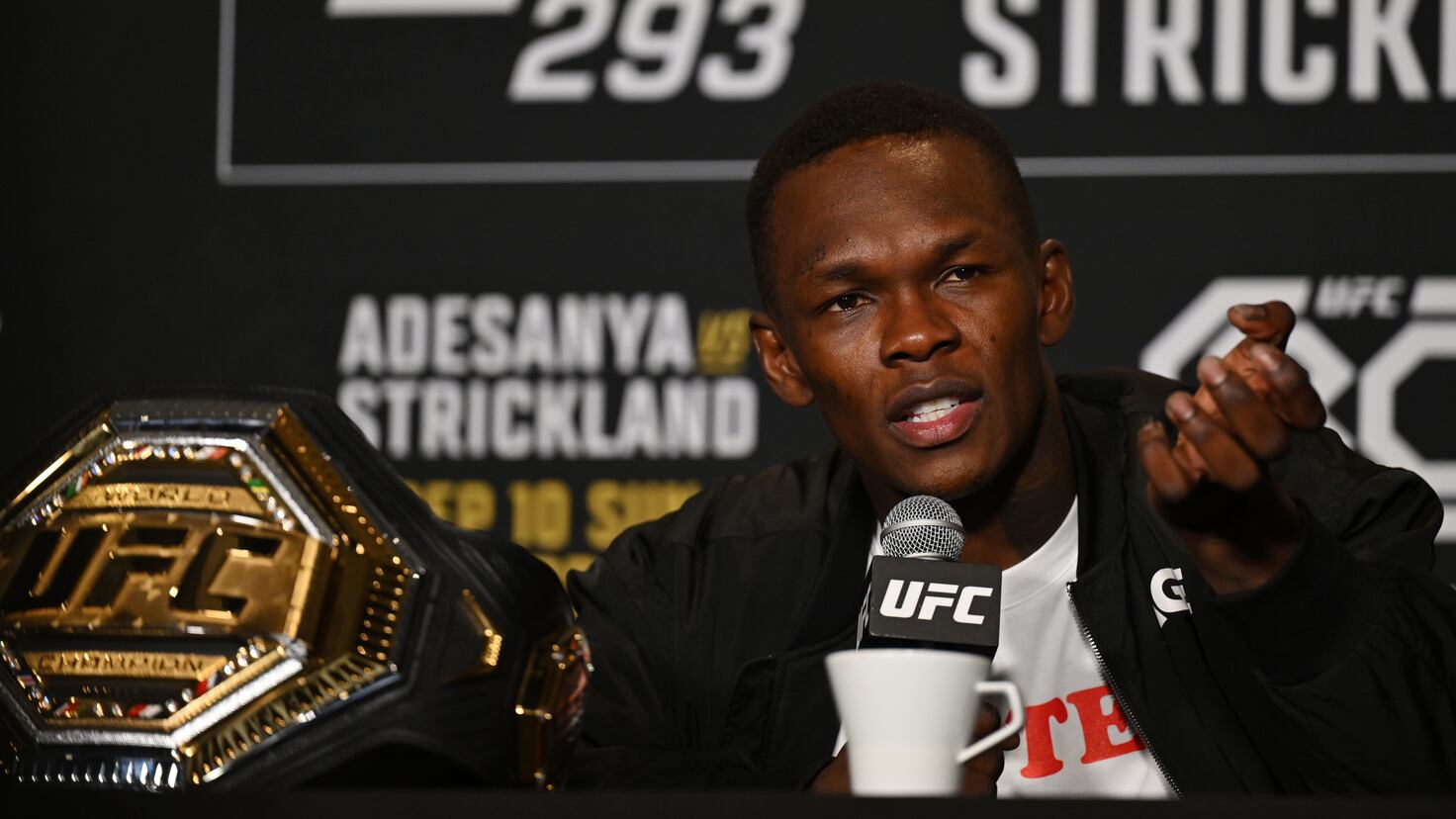 Adesanya se moja sobre UFC 319: “Será caótico”