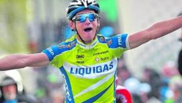 <b>VICTORIOSO. </b>Roman Kreuziger celebra su triunfo en Sainte Croix, donde se colocó líder de Romandía.