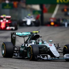 Ecclestone: "Mercedes ayudó a Ferrari, pero no es suficiente"