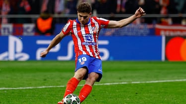Julián Alvarez, en el momento de lanzar el penalti ante el Madrid, en la vuelta de octavos de Champions.