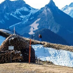 Un parapentista español atrapado en el Himalaya no puede ser rescatado por ahora