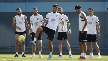 Pablo Chavarr&iacute;a, durante el entrenamiento de este jueves en el Anexo.