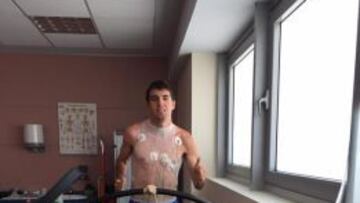 Toni Dovale, pasando el reconocimiento médico con el Leganés.