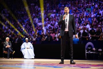 Dirk Nowitzki, en el homenaje en el Colonia Arena.