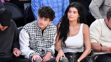 Timothée Chalamet y Kylie jenner en un juego de la NBA.