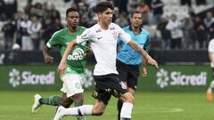 El delicado presente de Ángelo Araos en Corinthians