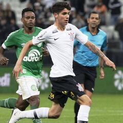 El delicado presente de Ángelo Araos en Corinthians