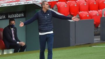 Athletic Bilbao's Spanish coach Gaizka Garitano gestures during the Spanish League football match between Athetlic Bilbao and Real Sociedad at the San Mames stadium in Bilbao on December 31, 2020. (Photo by ANDER GILLENEA / AFP)