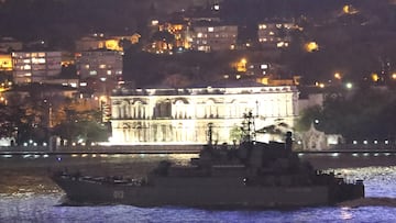 FILE PHOTO: The Russian Navy's large landing ship Olenegorsky Gornyak sets sail in the Bosphorus, on its way to the Black Sea, in Istanbul, Turkey February 9, 2022. REUTERS/Murad Sezer/File Photo