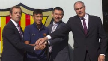 Rosell, Neymar, Bartomeu y Zubizarreta, el d&iacute;a de la presentaci&oacute;n del brasile&ntilde;o.