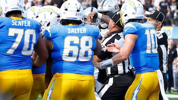 INGLEWOOD, CALIFORNIA - SEPTEMBER 08: Los Angeles Chargers and Las Vegas Raiders players get into a skirmish during the fourth quarter at SoFi Stadium on September 08, 2024 in Inglewood, California. Ronald Martinez/Getty Images/AFP (Photo by RONALD MARTINEZ / GETTY IMAGES NORTH AMERICA / Getty Images via AFP)