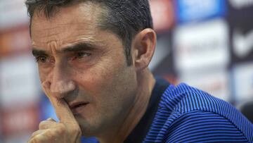 GRA357. SANT JOAN DESPÍ (BARCELONA).- El entrenador del FC Barcelona Ernesto Valverde, durante la rueda de prensa en la ciudad deportiva Joan Gamper, previa al partido que disputará mañana su equipo contra el RCD Espanyol en el Camp Nou. EFE/Alejandro García