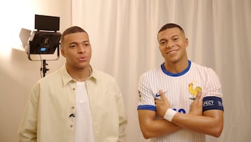 Kylian Mbappé stares down his wax twin at Madame Tussauds