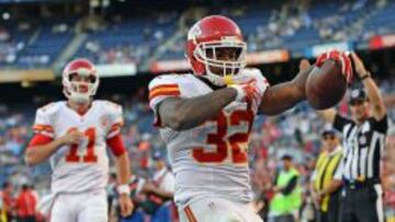 Spencer Ware y Alex Smith, parte de la victoria de los Chiefs.