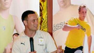 <b>LA GRAN ATRACCIÓN. </b>Óscar Pistorius, en la rueda de presentación.