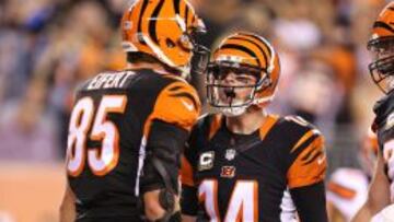 Tyler Eifert y Andy Dalton.