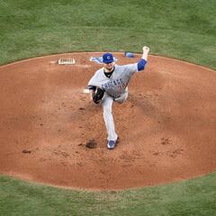 Lester, Russell y Báez sitúan a los Cubs a un triunfo de la final