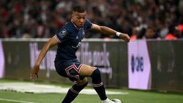 Mbappé has decided to stay at PSG tempted by an eye-watering pay deal. Alfredo Relaño looks at the situation and its impact on football.