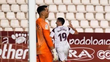Lander Olaetxea, jugador del Albacete Balompié, celebra un gol.
