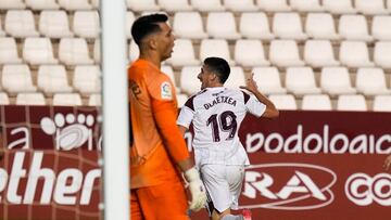 Lander Olaetxea, jugador del Albacete Balompié, celebra un gol.