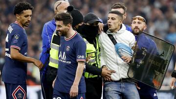 Soccer Football - Ligue 1 - Olympique de Marseille v Paris St Germain - Orange Velodrome, Marseille, France - October 24, 2021 Paris St Germain's Lionel Messi reacts as a pitch invader is detained by stewards REUTERS/Eric Gaillard