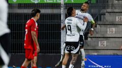 Formación confirmada de Colo Colo vs U. Católica: Almirón confía en el regreso de sus estrellas