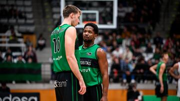Andr¨¦s Feliz, base del Joventut, junto a Vladim¨ªr Brodziansky.