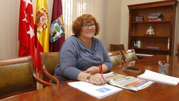 Yolanda Rodr&iacute;guez, presidenta del distrito de Hortaleza aclara dudas sobre la calle de Di St&eacute;fano.