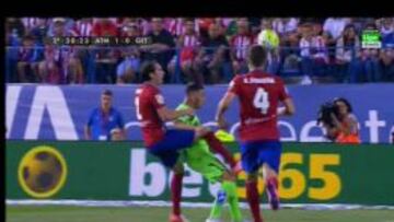 El Getafe protestó un posible penalti de Godín a Vázquez