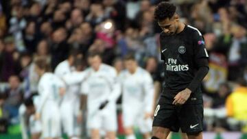 Neymar, cabizbajo tras encajar un gol del Real Madrid en la ida de octavos de final de la Champions.