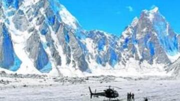 <b>TODO SE AGILIZA. </b>El helicóptero trasladó ayer al primer equipo.