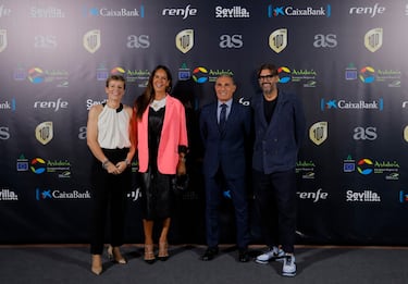 Elisa Aguilar, presidenta de FEB y Vicente Jiménez, director de Diario As con Sergio Scariolo y su esposa Blanca Ares.