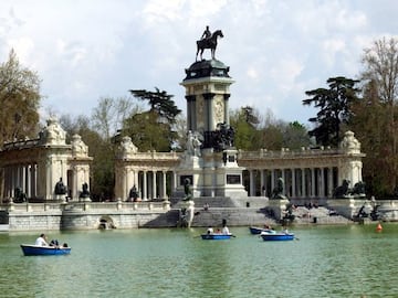 Las barcas del Retiro, opci&oacute;n rom&aacute;ntica en Madrid