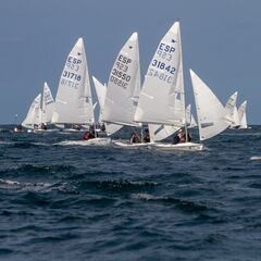 Poco viento en el Abra en la segunda jornada del Campeonato de España Snipe