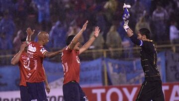 Los jugadores de Jorge Wilstermann celebran la victoria ante Atlético Tucumán