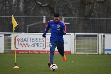 La baja temperatura acompañó la práctica. El partido será este viernes.